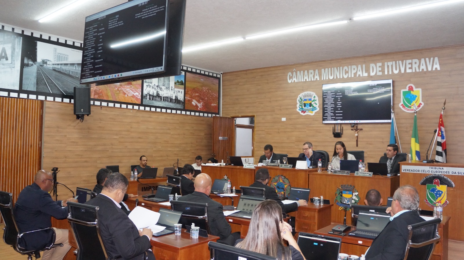 Câmara aprova Moções de Congratulações e Aplausos